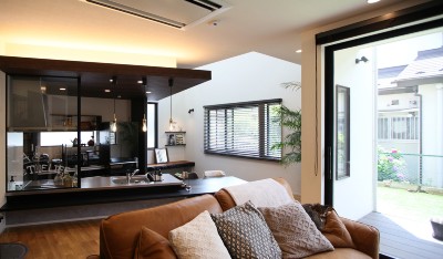 エムズデザインの斬新キッチンの施工例